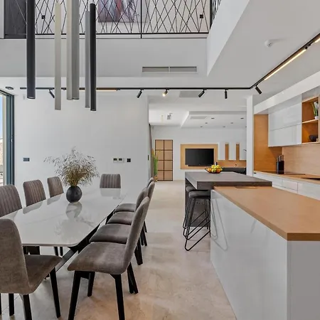 Prestige Villa *