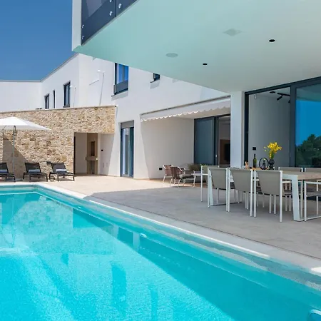 Prestige Villa *