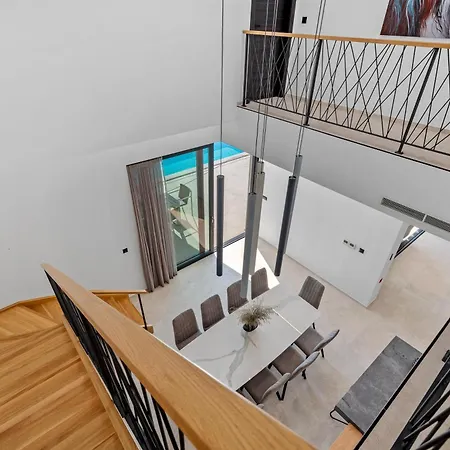 Prestige Villa *